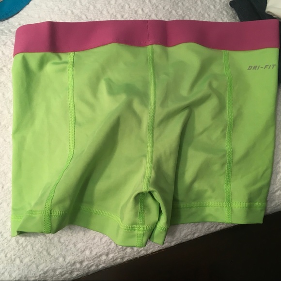 Nike work out shorts sz small - Picture 3 of 3